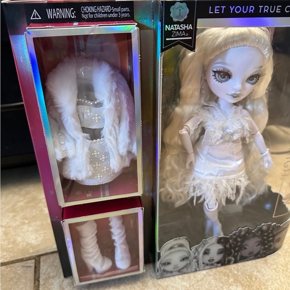 MGA Rainbow High Shadow High Series 1 NATASHA ZIMA Teen Fashion Doll Grayscale - Picture 2 of 4